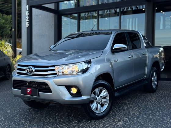 TOYOTA HILUX 2.8 SR 4X4 CD 16V DIESEL 4P AUTOMÁTICO